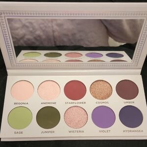 Ace Beaute Violet Sage Eyeshadow Palette